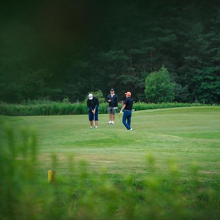 Golf Apartament W Sobieniach Sobienie Jeziory Екстер'єр фото