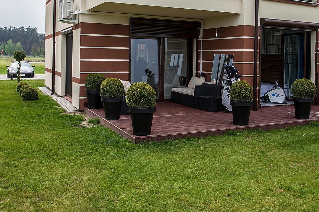 Golf Apartament W Sobieniach Sobienie Jeziory Екстер'єр фото