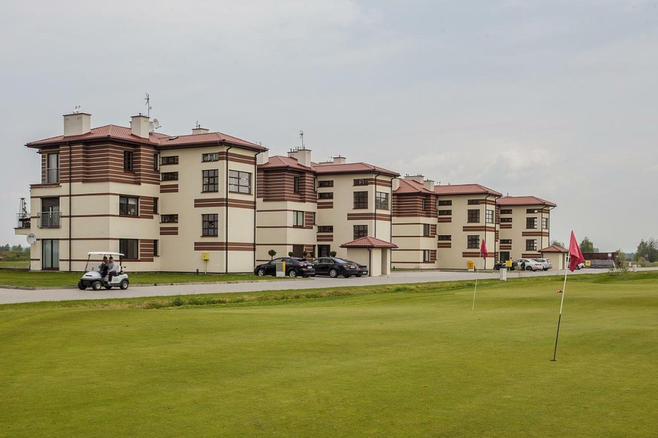 Golf Apartament W Sobieniach Sobienie Jeziory Екстер'єр фото